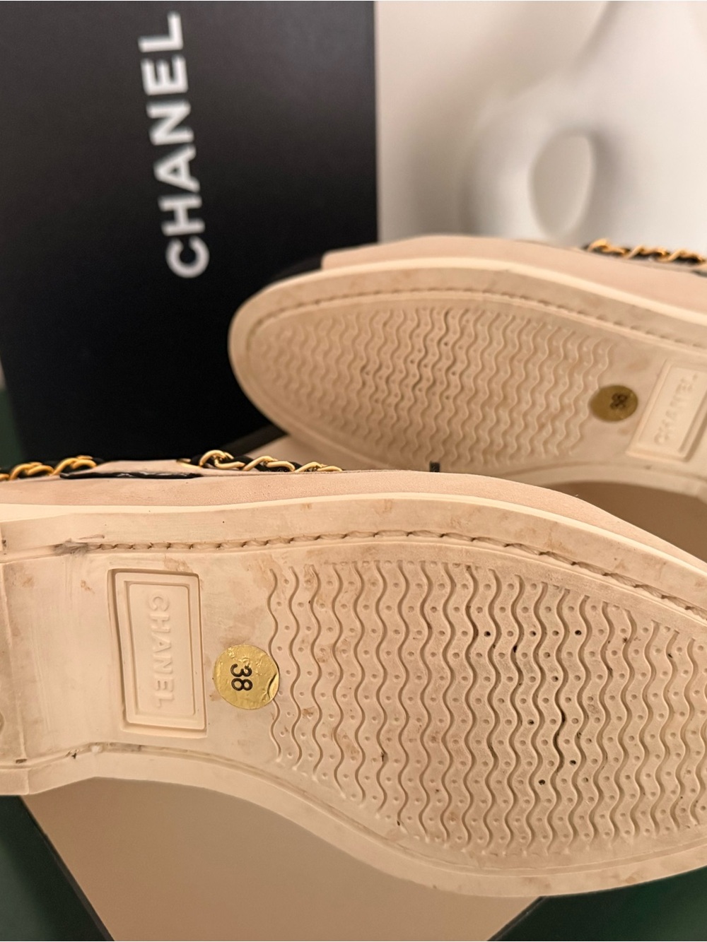 CHANEL Chain-Linked Suede Boat Shoes Moccasins-Beige/Black-Size EU38 (US 7.5-8) - Picture 5 of 7